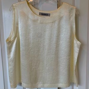 Hino and Malee II cream loose cropped shell, Large